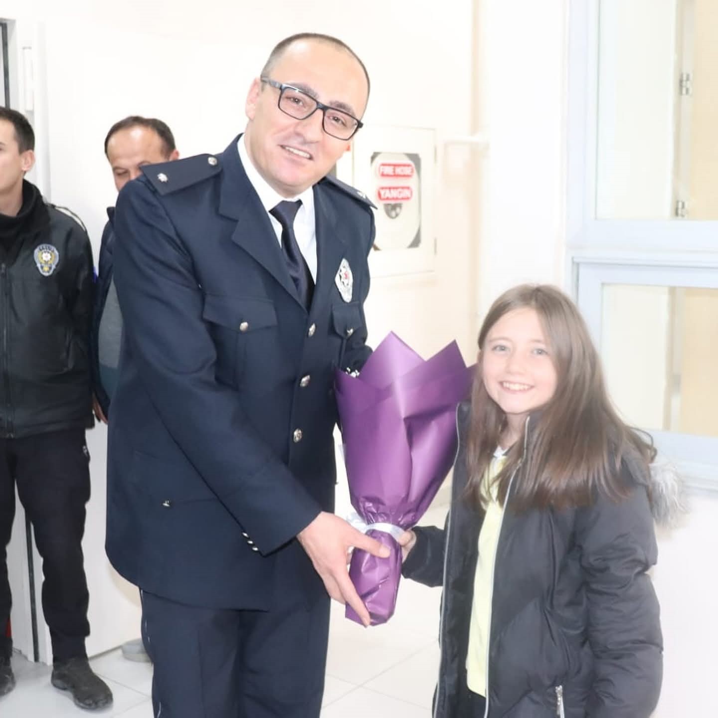 Minik Öğrencilerden Şuhut Emniyetine 180. Yıl Sürprizi