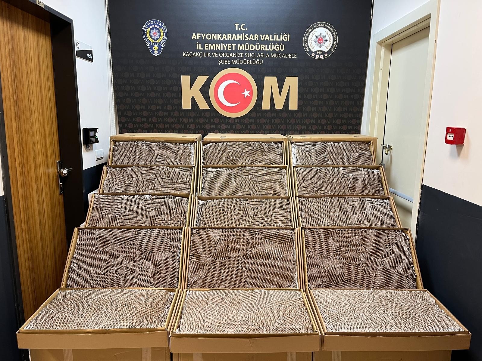 Afyonkarahisar’da 270 Bin Adet Doldurulmuş Kaçak Makaron Ele Geçirildi