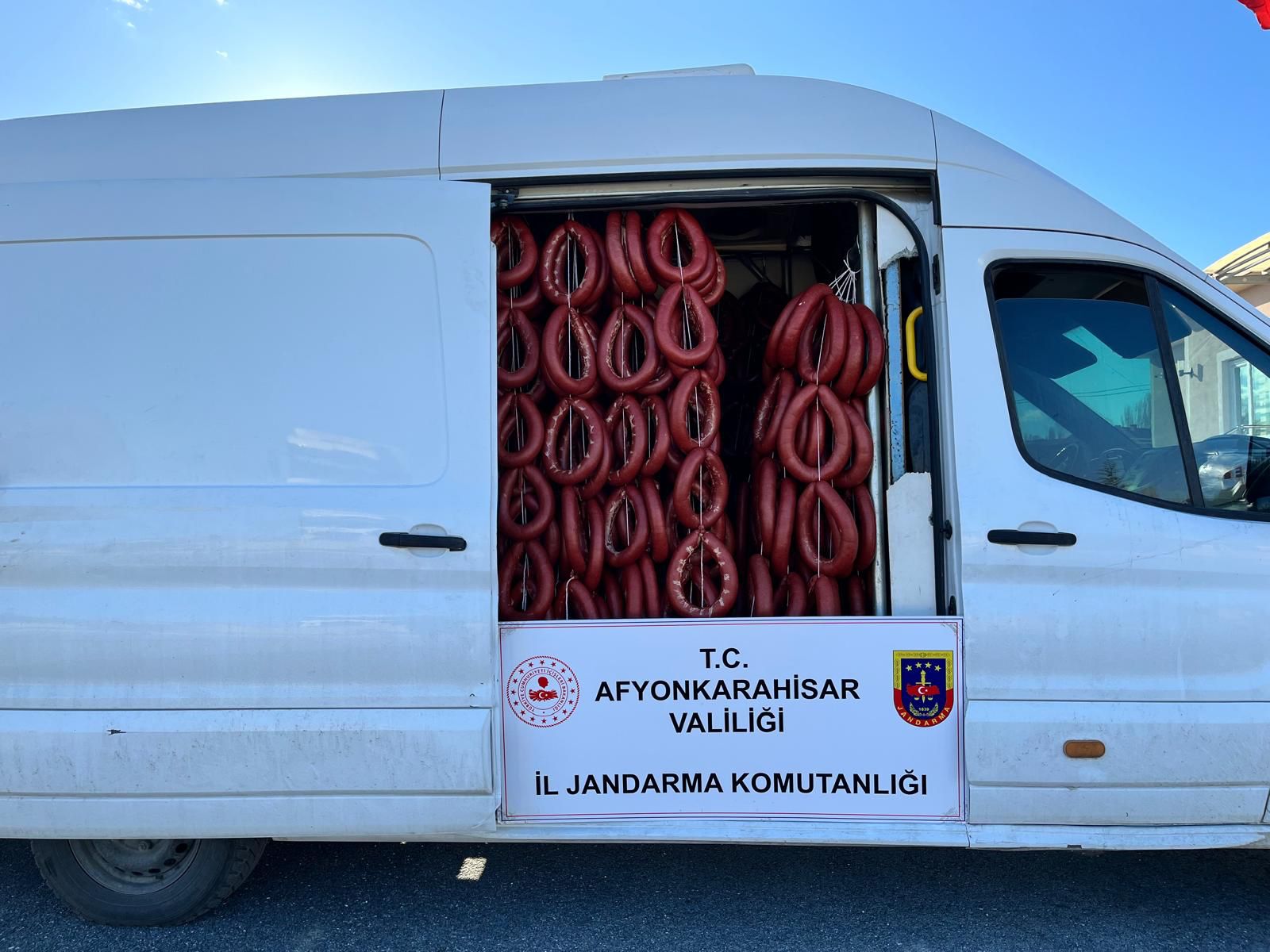 Afyon'da 2 Tonun Üzerinde Bozuk Sucuk Ele Geçirildi