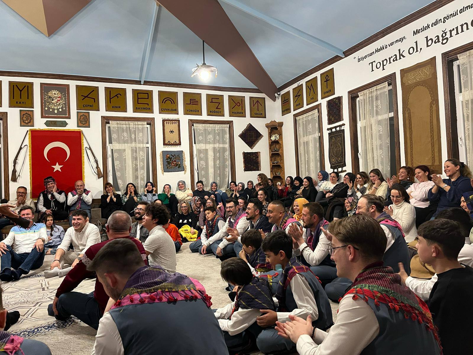 Müdür Sünnetci Öğretmenler Sandıklı Gardaş Yarenler Derneğinin Misafiri Oldu