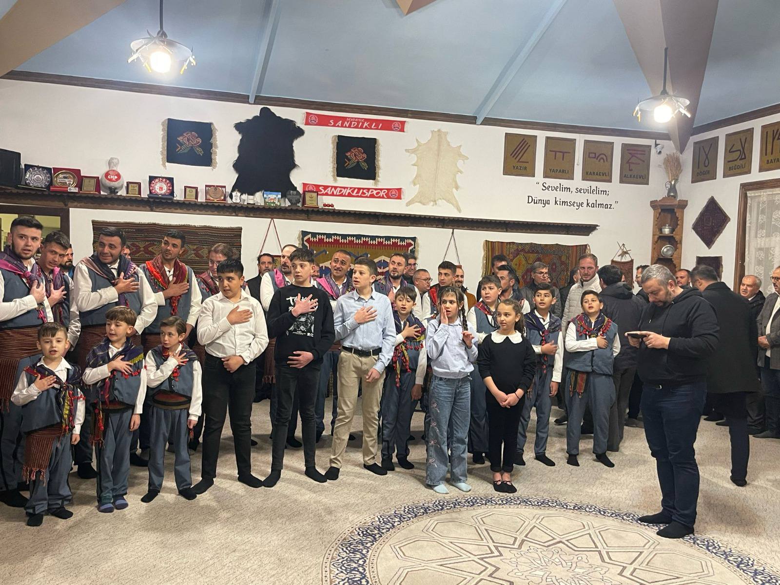 Müdür Sünnetci Öğretmenler Sandıklı Gardaş Yarenler Derneğinin Misafiri Oldu