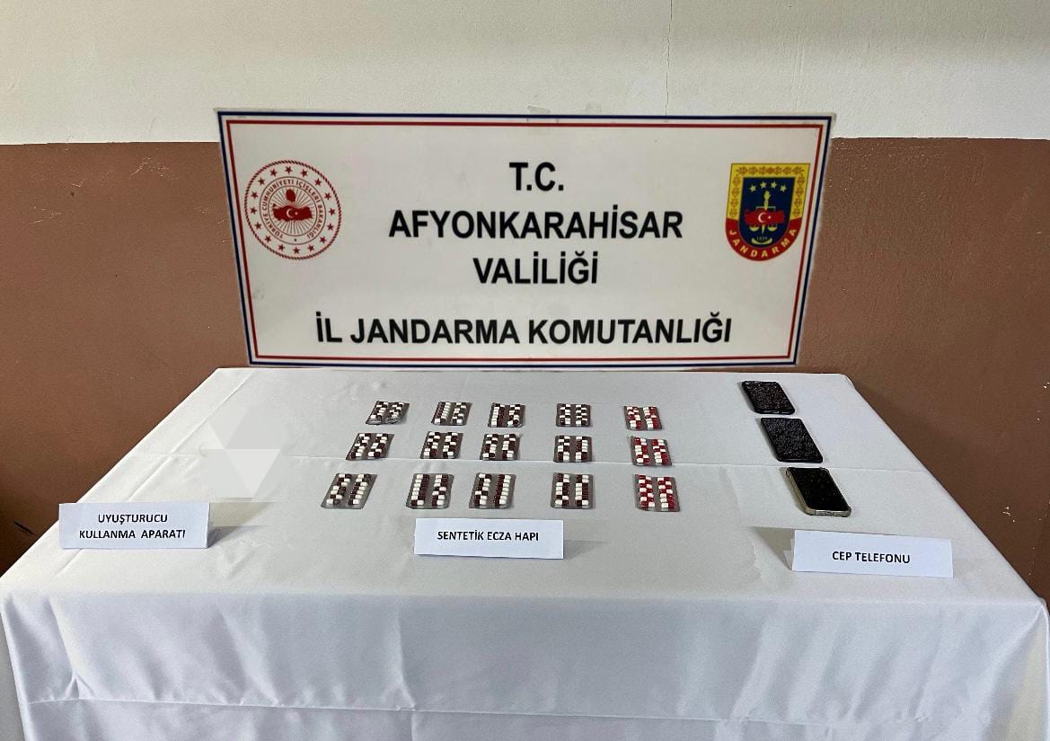Uyuşturucuya Geçit Yok! 208 Sentetik Hap Ele Geçirildi