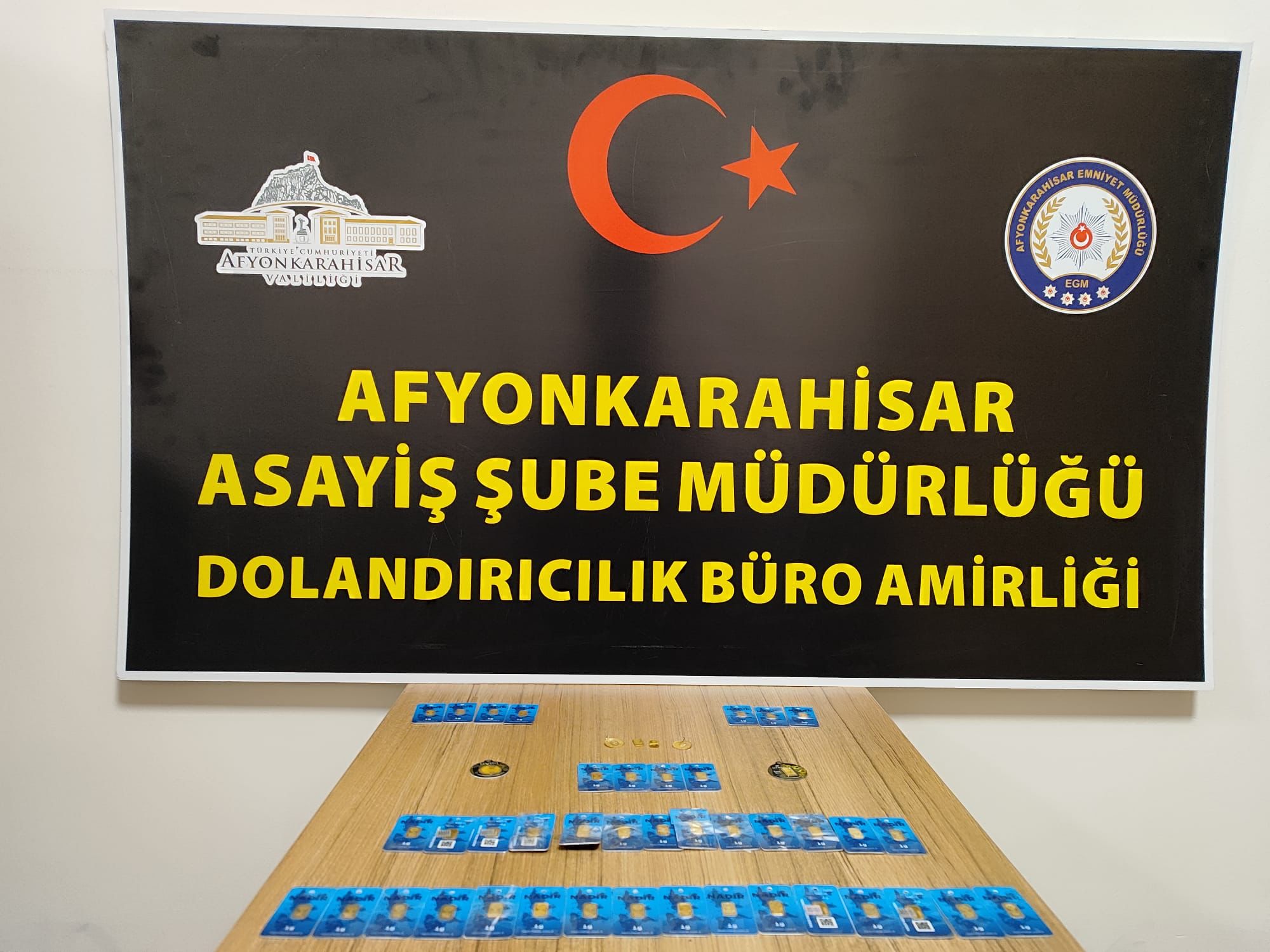 SAHTE ALTINLA ESNAFI KANDIRDILAR GERÇEK ALTINLARLA YAKALANDILAR