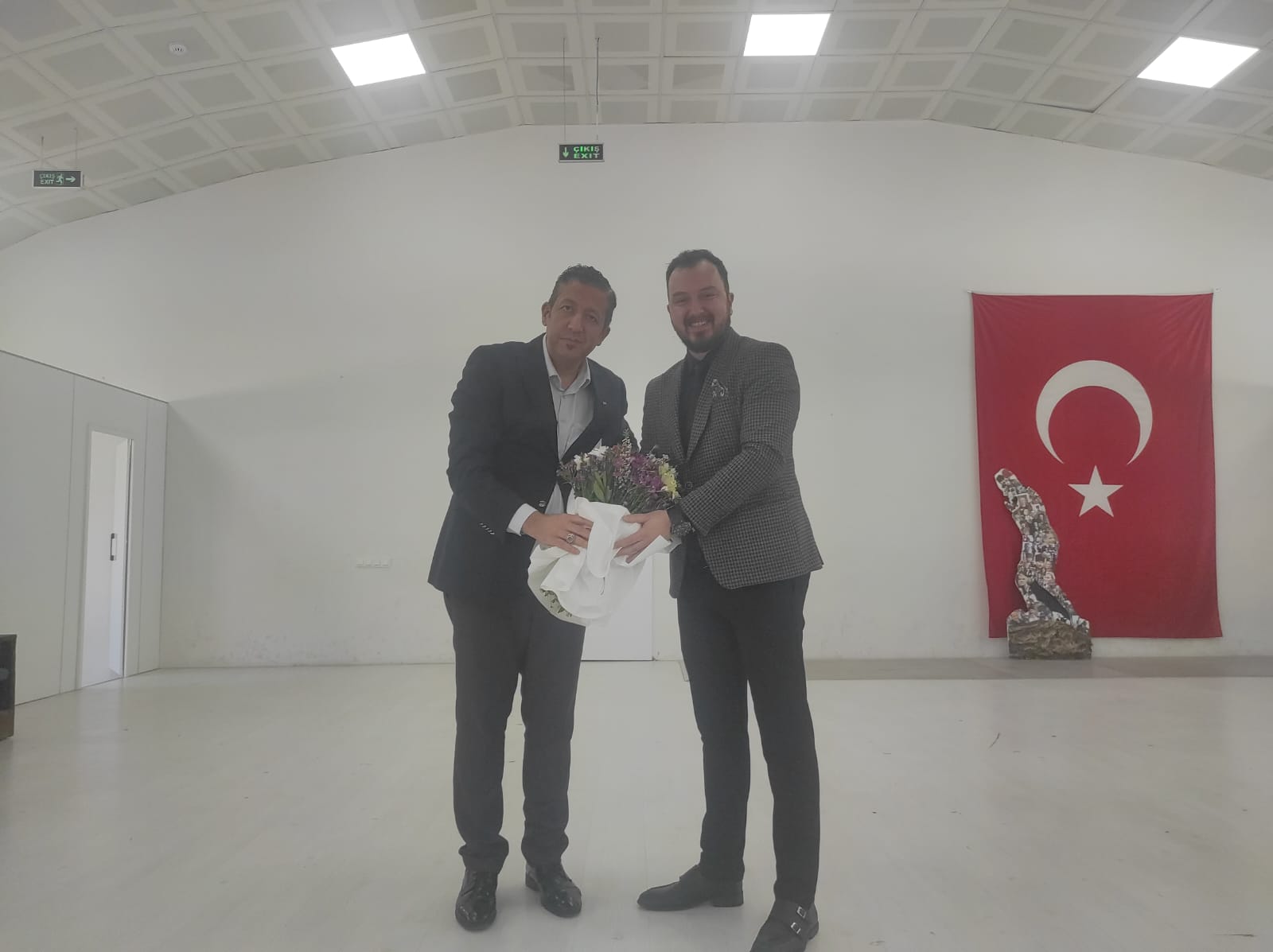 Ortaokul Öğrencileri Hukuk Mesleğiyle Tanıştı: Türk Hukuk Enstitüsü İl Başkanı Kartal, Öğrencilerle Buluştu