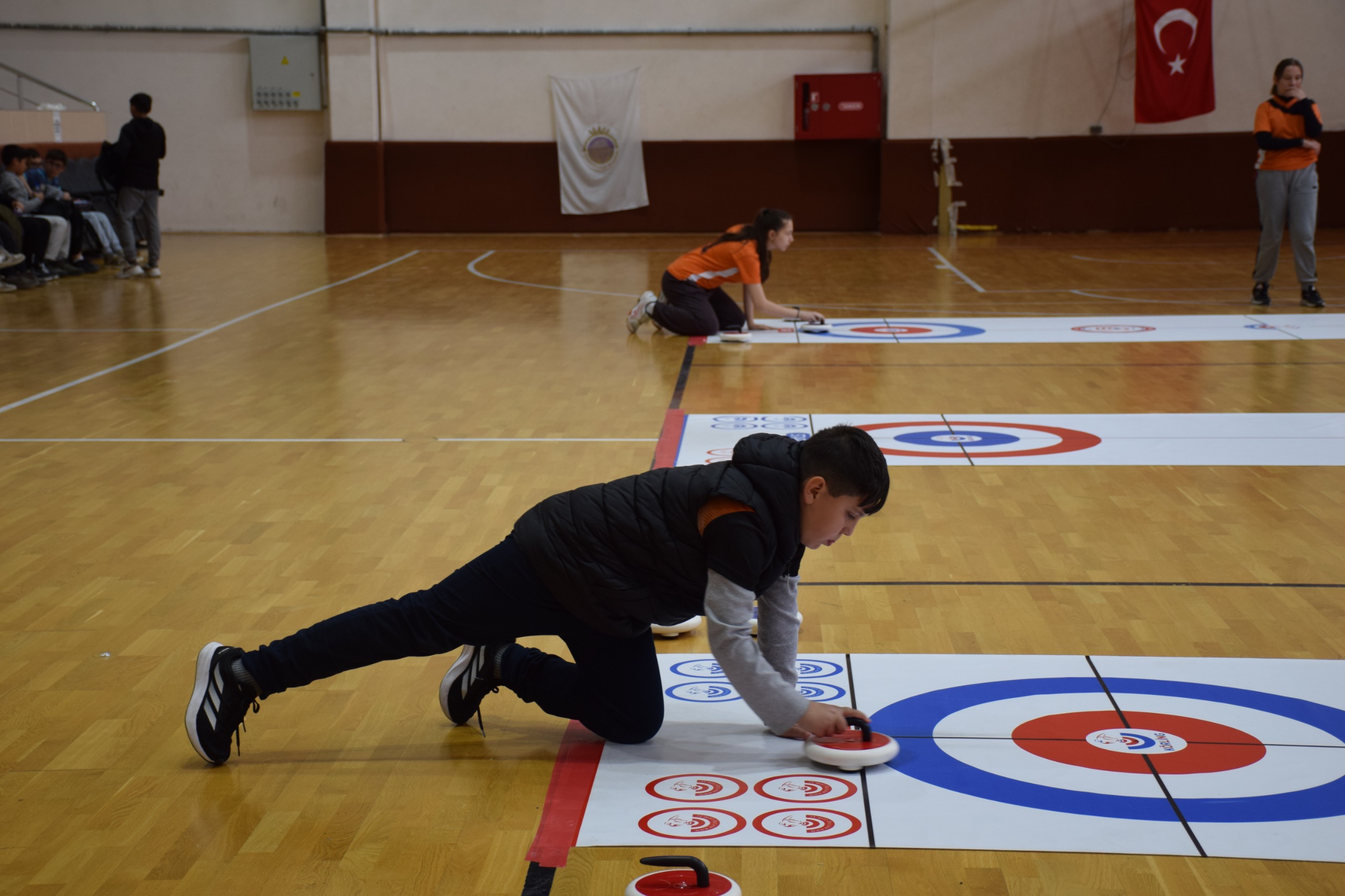 23 Nisan Ulusal Egemenlik ve Çocuk Bayramı Floor Curling Turnuvası Sona Erdi