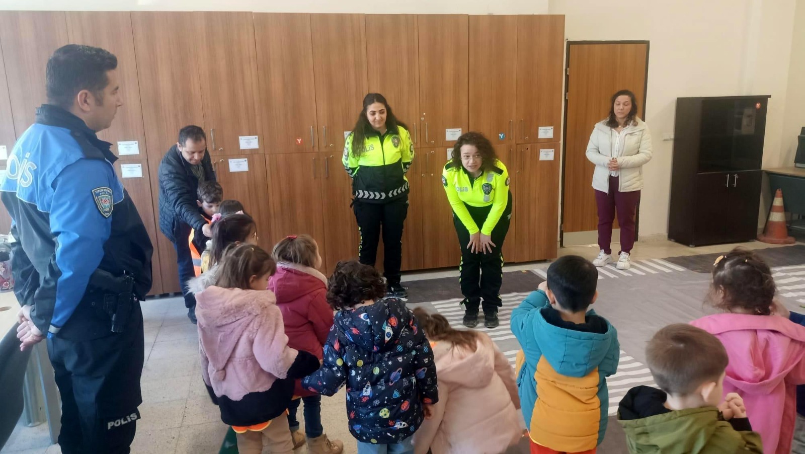 Minik Öğrencilerden Emniyete Anlamlı Ziyaret: Zübeyde Hanım Anaokulu Öğrencileri Polislik Mesleğini Tanıdı