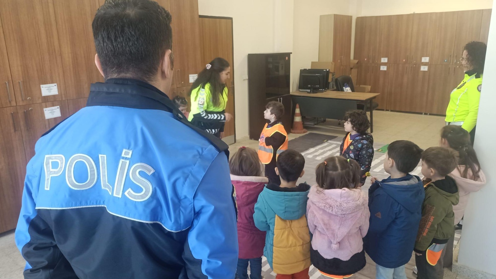 Minik Öğrencilerden Emniyete Anlamlı Ziyaret: Zübeyde Hanım Anaokulu Öğrencileri Polislik Mesleğini Tanıdı