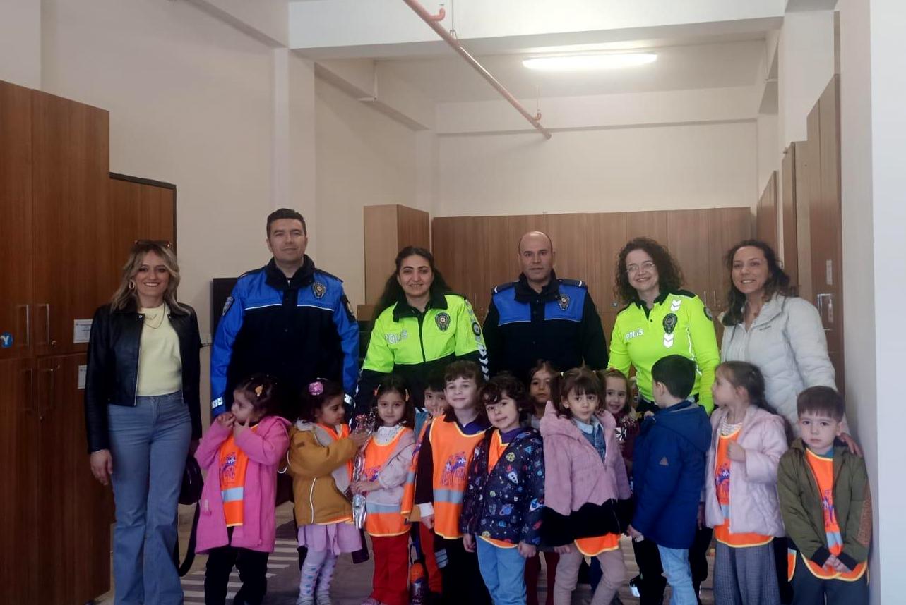 Minik Öğrencilerden Emniyete Anlamlı Ziyaret: Zübeyde Hanım Anaokulu Öğrencileri Polislik Mesleğini Tanıdı