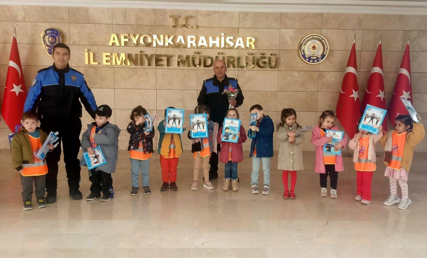 Minik Öğrencilerden Emniyete Anlamlı Ziyaret: Zübeyde Hanım Anaokulu Öğrencileri Polislik Mesleğini Tanıdı
