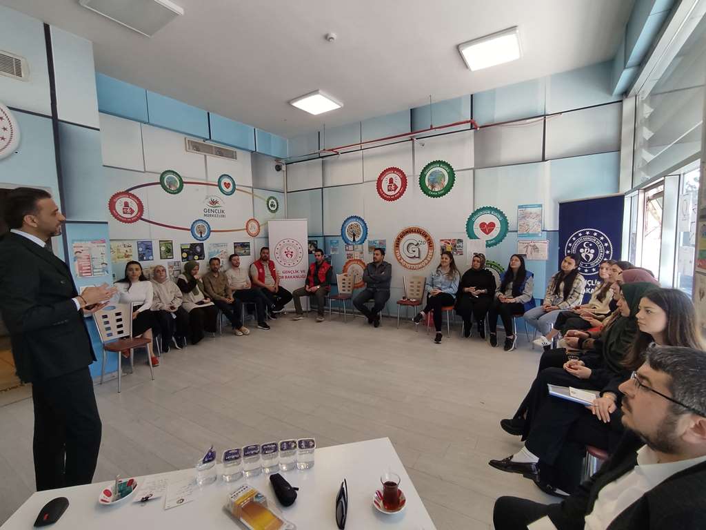 YEŞİL DÖNÜŞÜMÜN SÜRDÜRÜLEBİLİRLİK AÇISINDAN ÖNEMİ ELE ALINDI