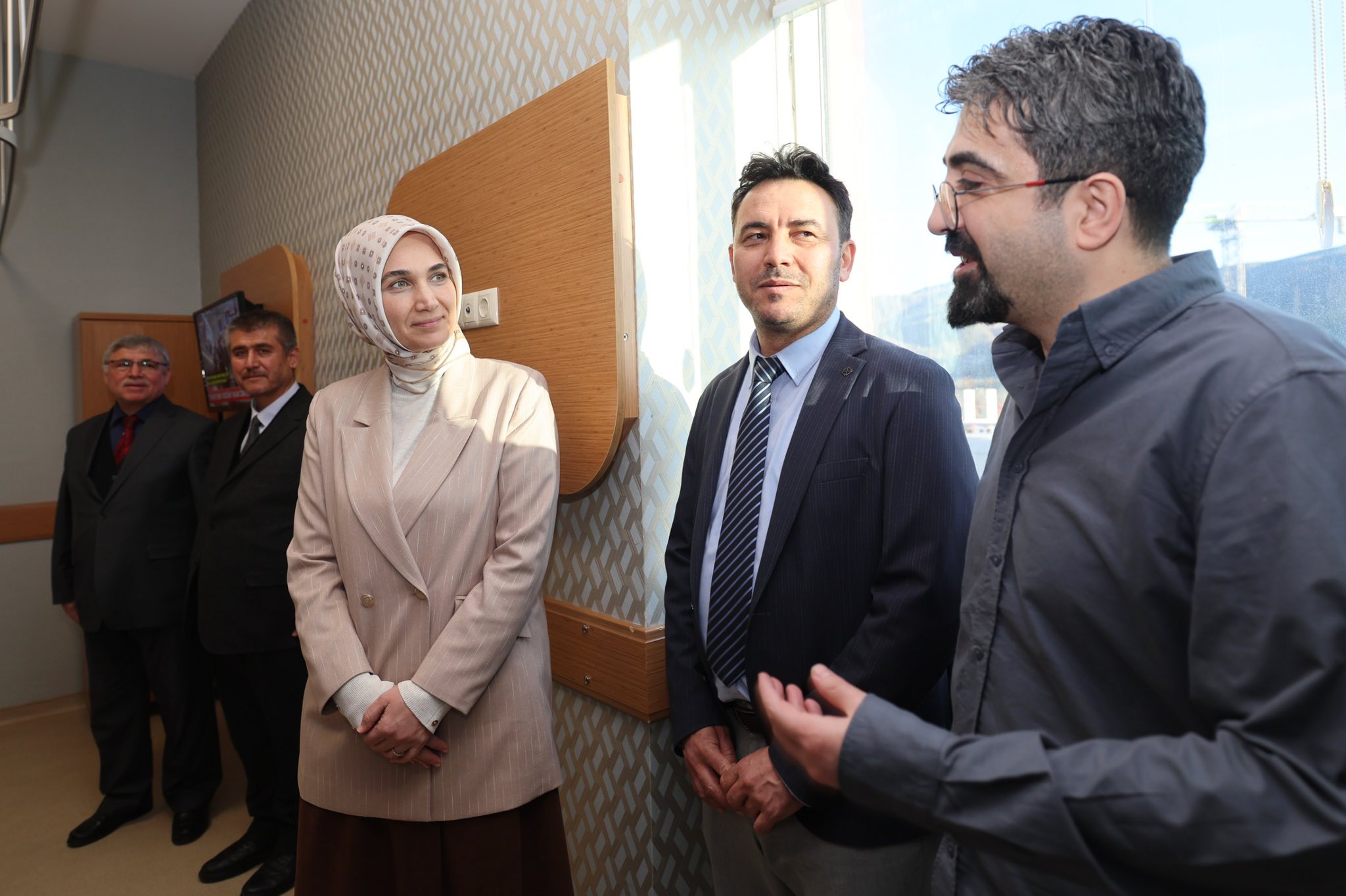 VALİ YİĞİTBAŞI’NDAN MÜDÜR SÜNNETCİ’YE GEÇMİŞ OLSUN ZİYARETİ