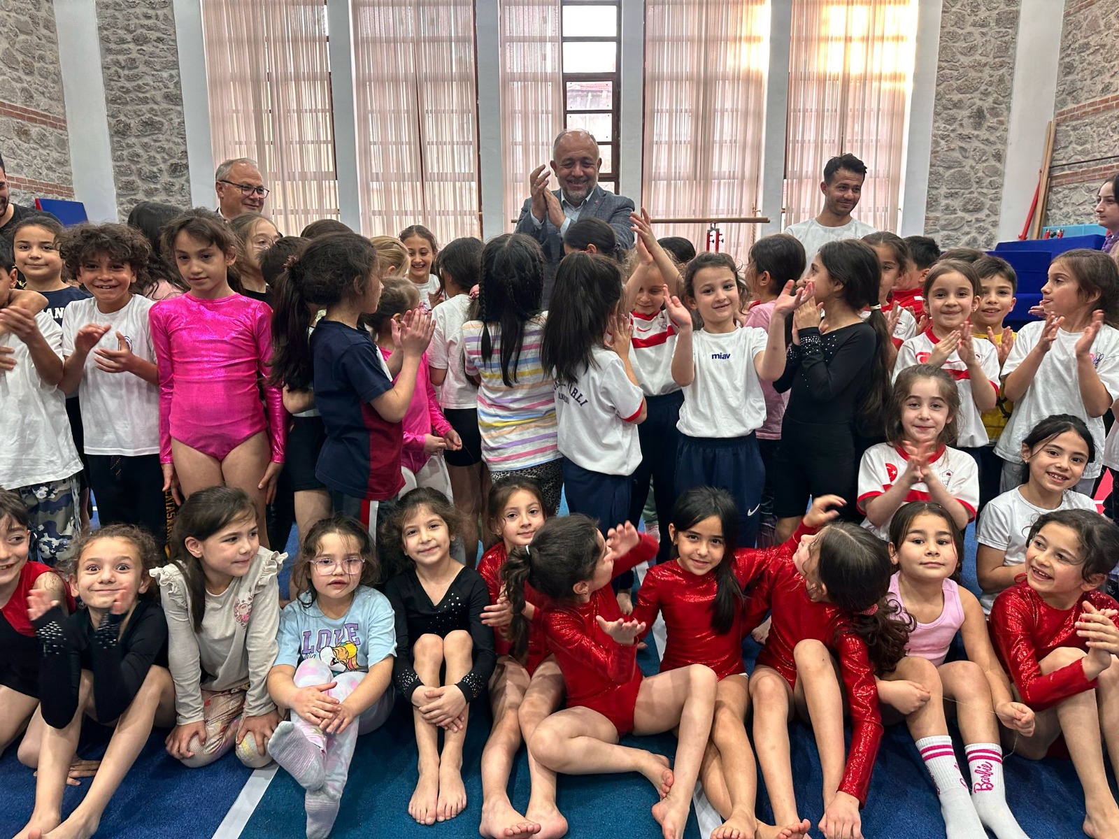 Afyonkarahisar’da GSB Spor Okulları cimnastik antrenmanları sürüyor: Genç sporcular disiplinli eğitimle geleceğe hazırlanıyor