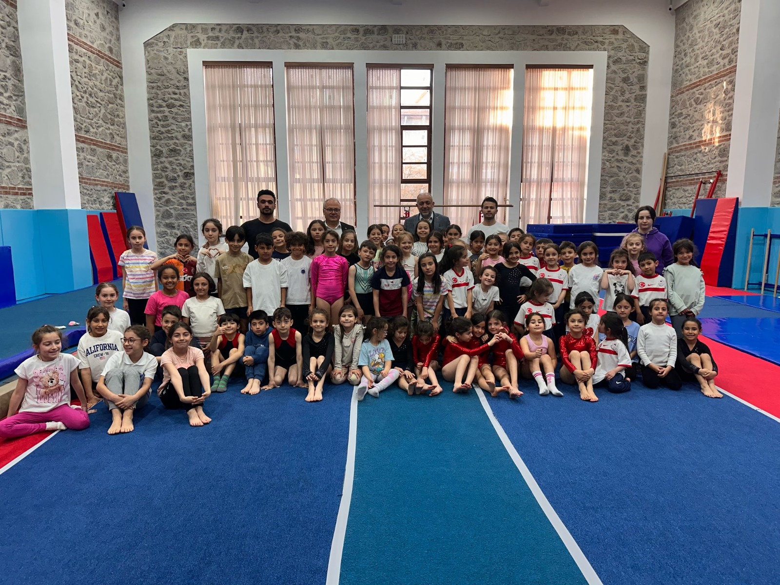 Afyonkarahisar’da GSB Spor Okulları cimnastik antrenmanları sürüyor: Genç sporcular disiplinli eğitimle geleceğe hazırlanıyor