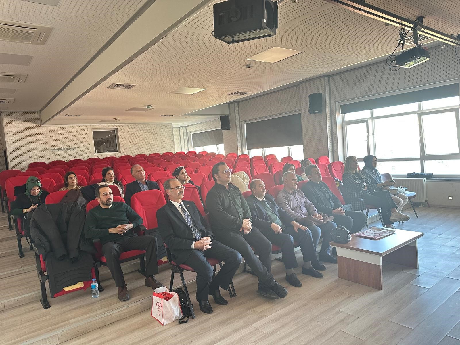 Prof. Dr. Ayşe Ulusoy Tuncel, Edebiyat Akademisi’nde Öğretmenlerle Bir Araya Geldi