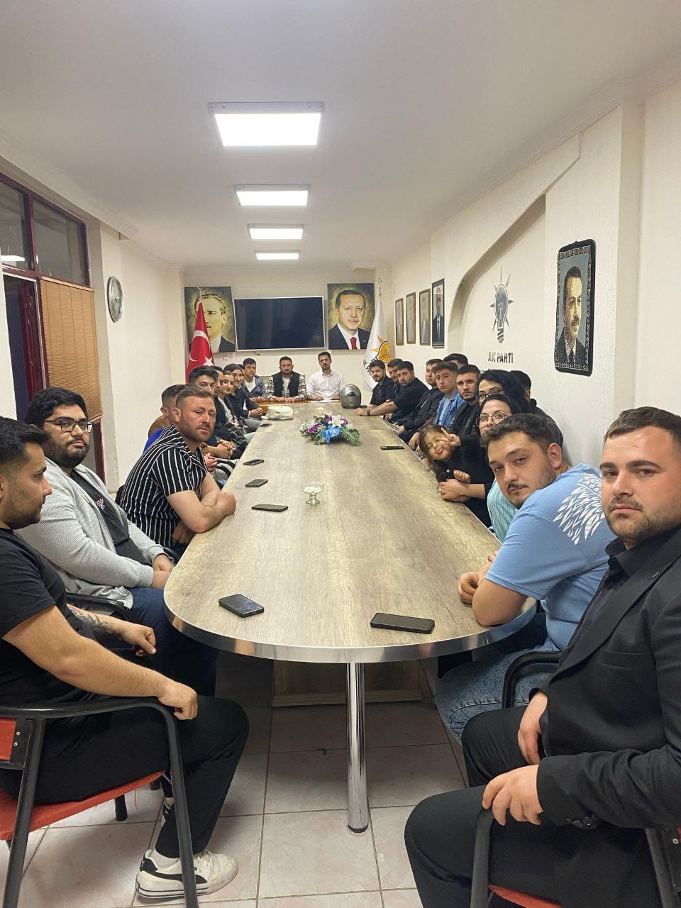 AK Gençlik Sandıklı'da Sahaya İndi: İl Gençlik Kolları, İlçelerdeki Çalışmaları Yerinde Takip Ediyor