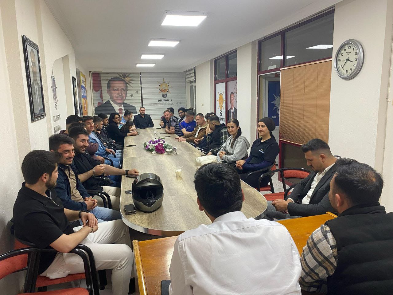AK Gençlik Sandıklı'da Sahaya İndi: İl Gençlik Kolları, İlçelerdeki Çalışmaları Yerinde Takip Ediyor