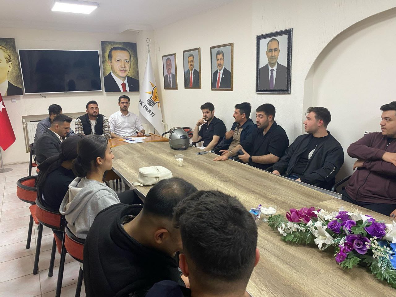 AK Gençlik Sandıklı'da Sahaya İndi: İl Gençlik Kolları, İlçelerdeki Çalışmaları Yerinde Takip Ediyor