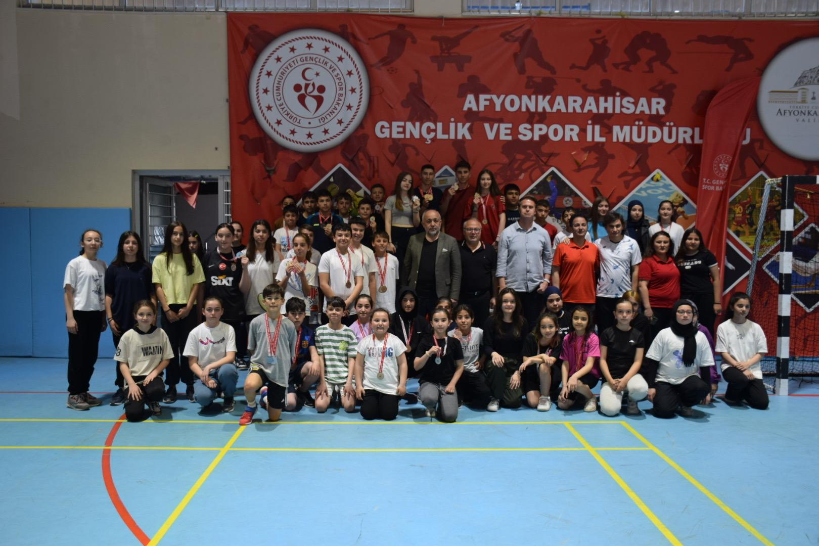 23 Nisan Badminton Turnuvası Kıran Kırana Geçti! Madalyalar sahiplerini buldu
