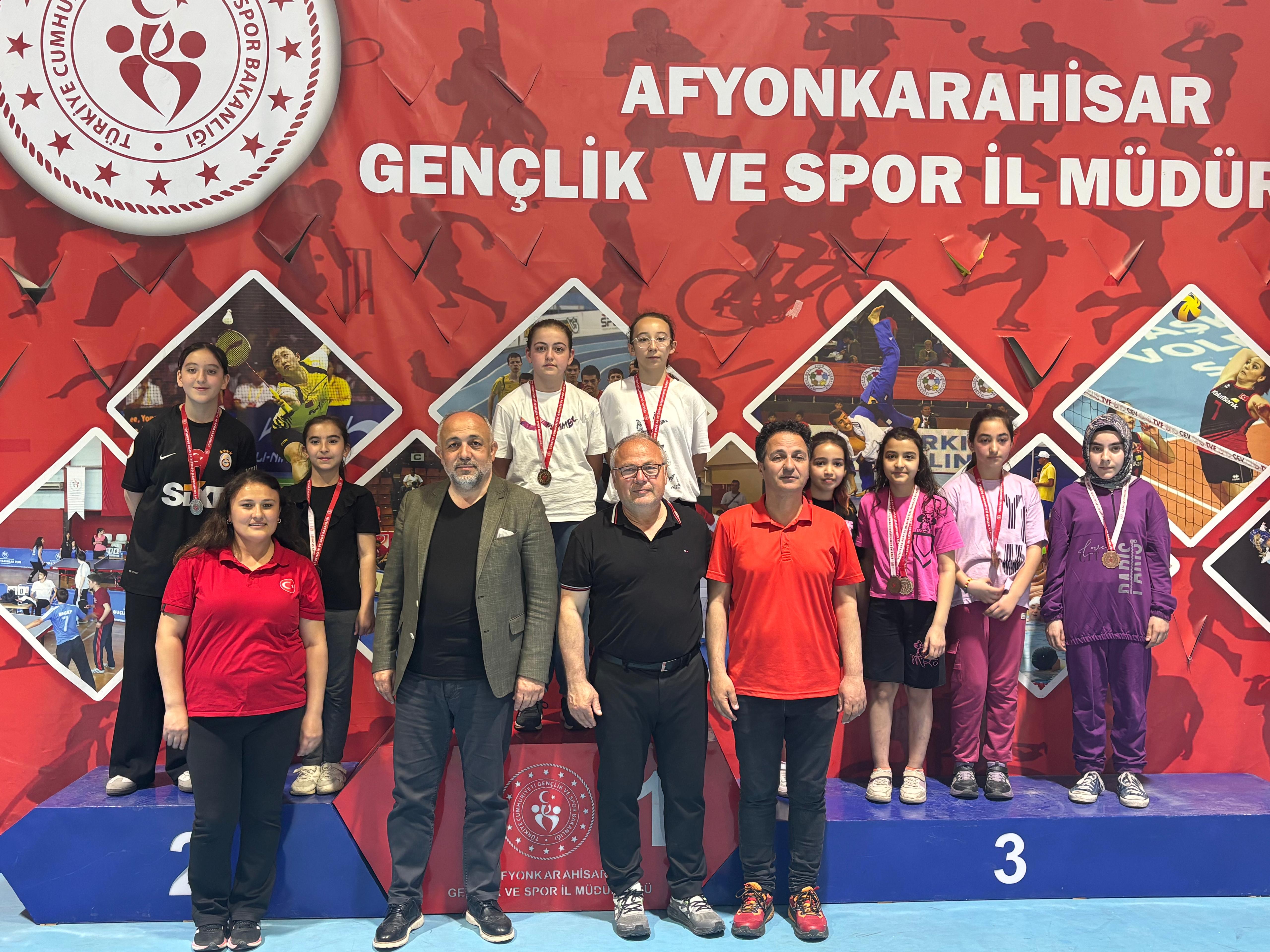 23 Nisan Badminton Turnuvası Kıran Kırana Geçti! Madalyalar sahiplerini buldu