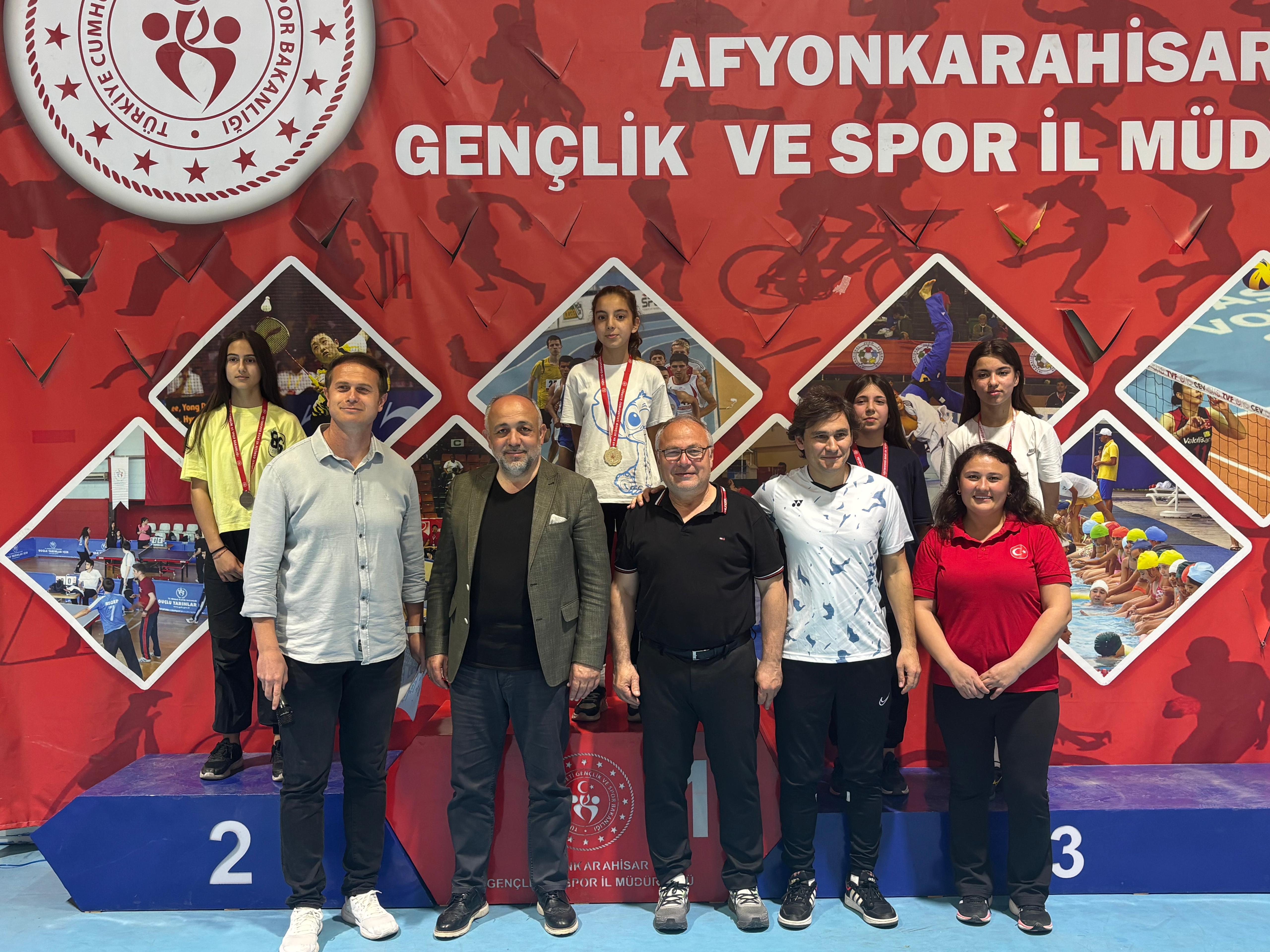23 Nisan Badminton Turnuvası Kıran Kırana Geçti! Madalyalar sahiplerini buldu