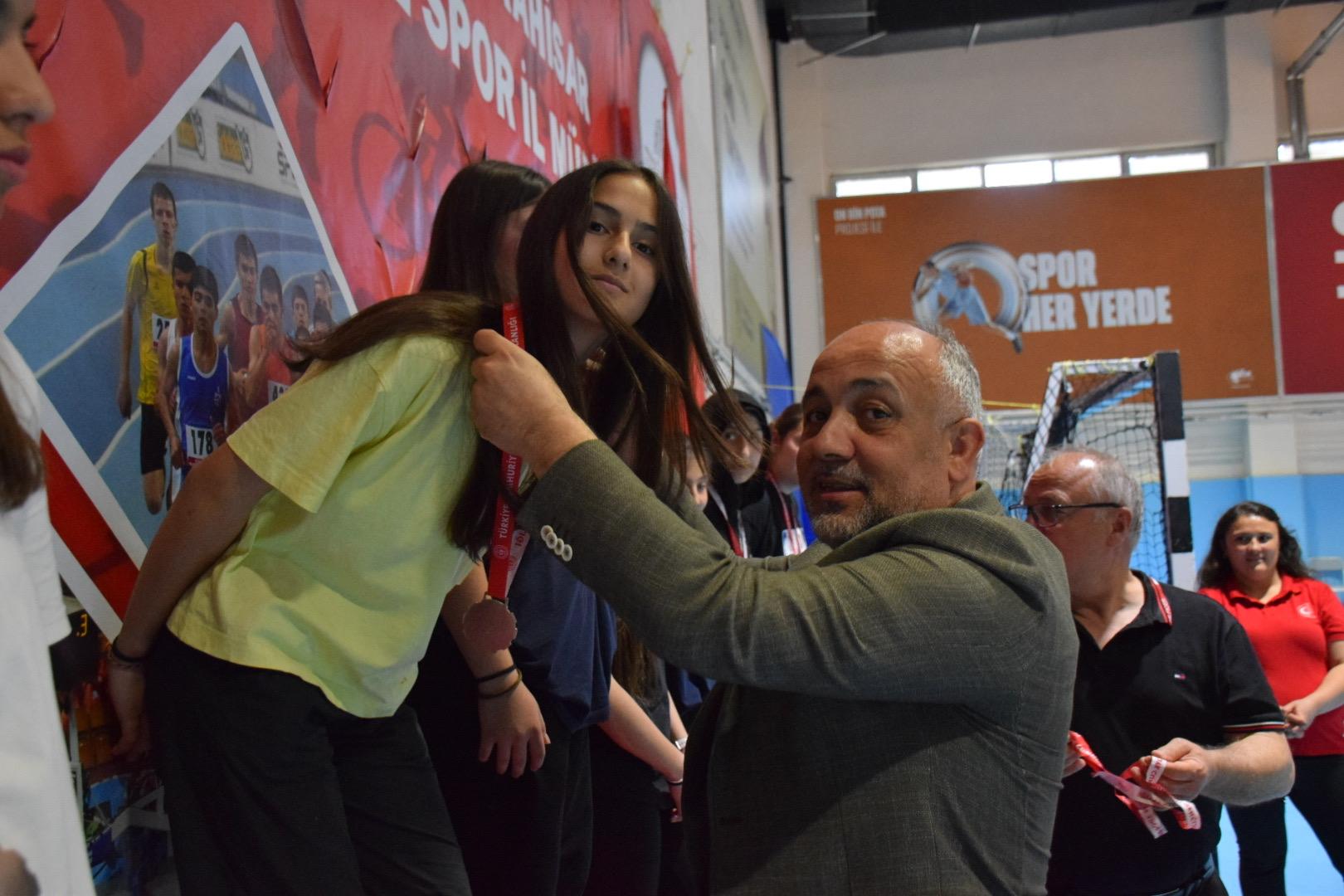 23 Nisan Badminton Turnuvası Kıran Kırana Geçti! Madalyalar sahiplerini buldu