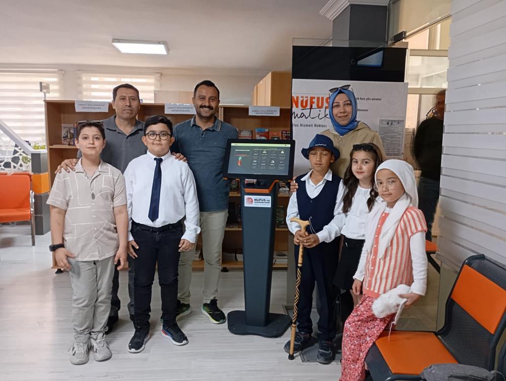 Afyonkarahisar’da minikler 'Nüfusmatik’i tiyatro ile tanıttı
