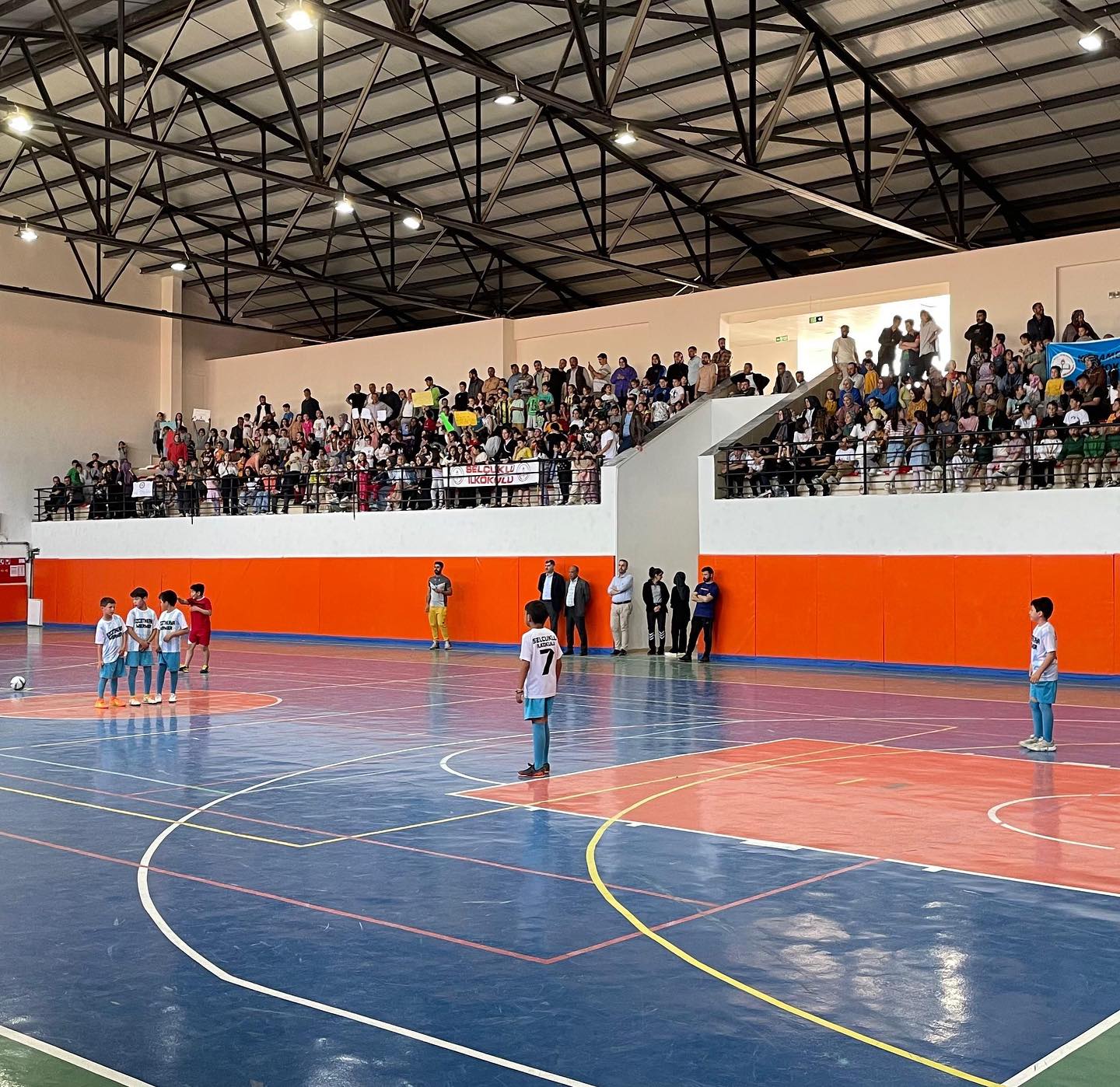 İscehisar’da Okullar Arası Spor Müsabakaları Sürüyor