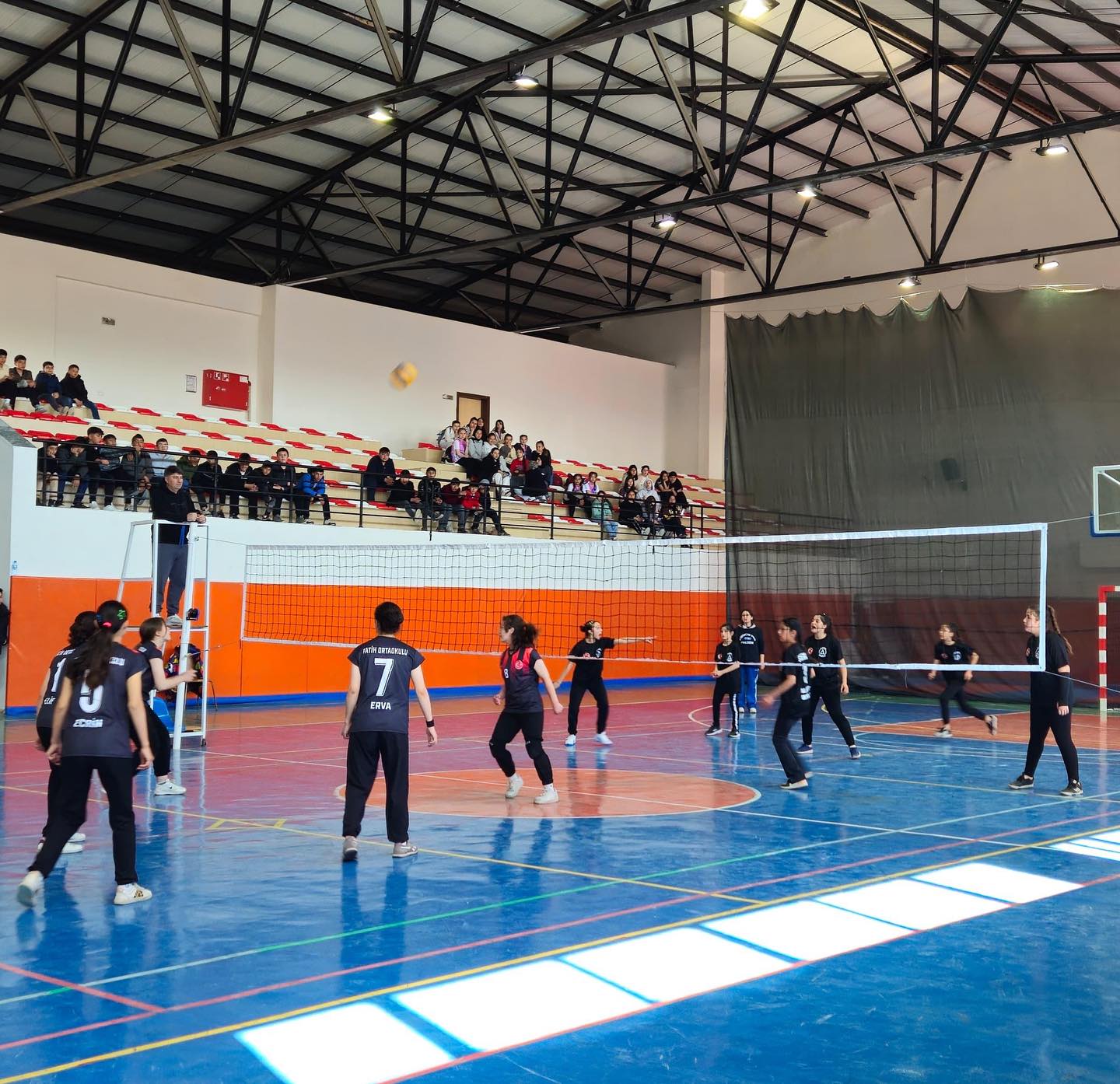 İscehisar’da Okullar Arası Spor Müsabakaları Sürüyor