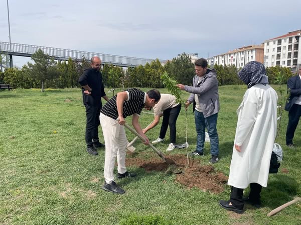 AKÜ’lü Gençlerden Camiye İyilik Dokunuşu