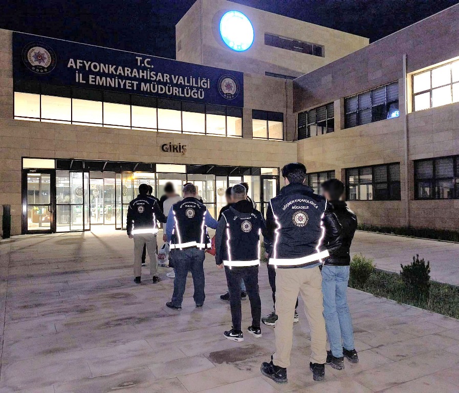 AFYONKARAHİSAR’DA GÖÇMEN KAÇAKÇILIĞI OPERASYONU!