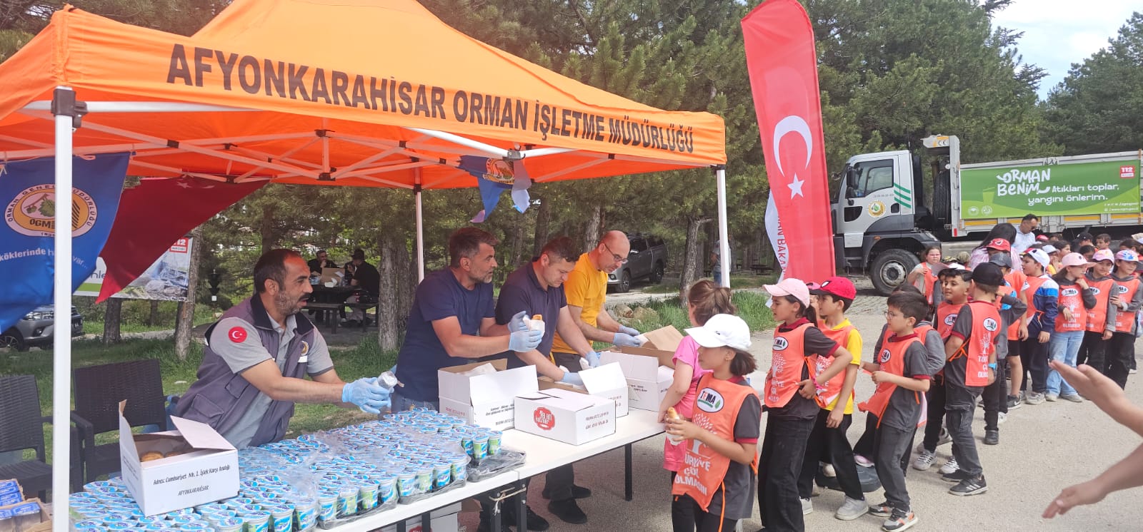 Afyonkarahisar'da Gençler "Orman Benim" Dedi, Temizlik Yaptı