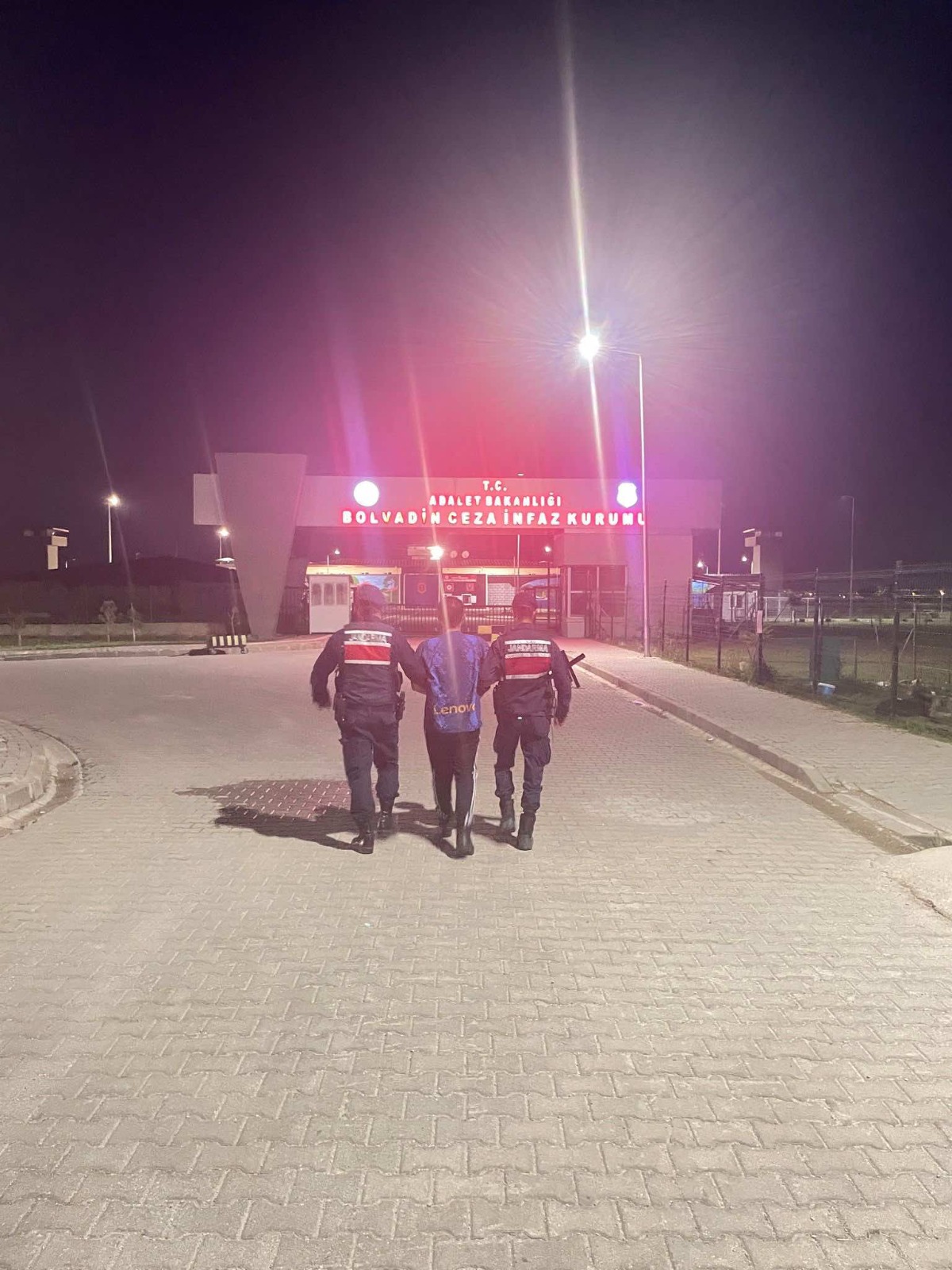 Afyon’da Aranan Suçluya Şafak Baskını!