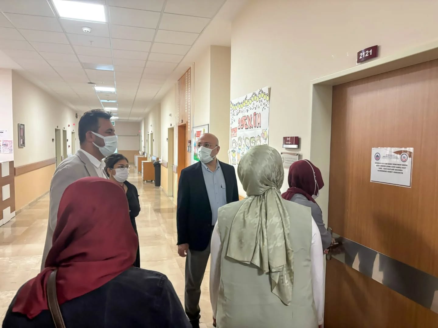 AK PARTİ HEYETİ ONKOLOJİ SERVİSİNDEKİ ANNELERİ UNUTMADI