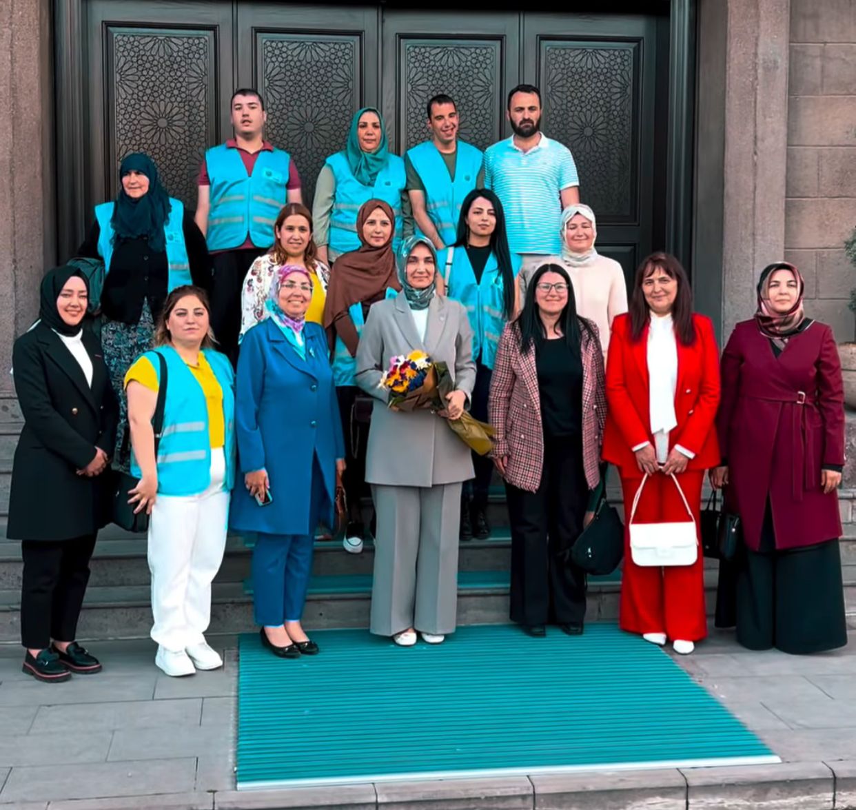 Vali Yiğitbaşı'na Anneler Günü'nde Samimi Ziyaret