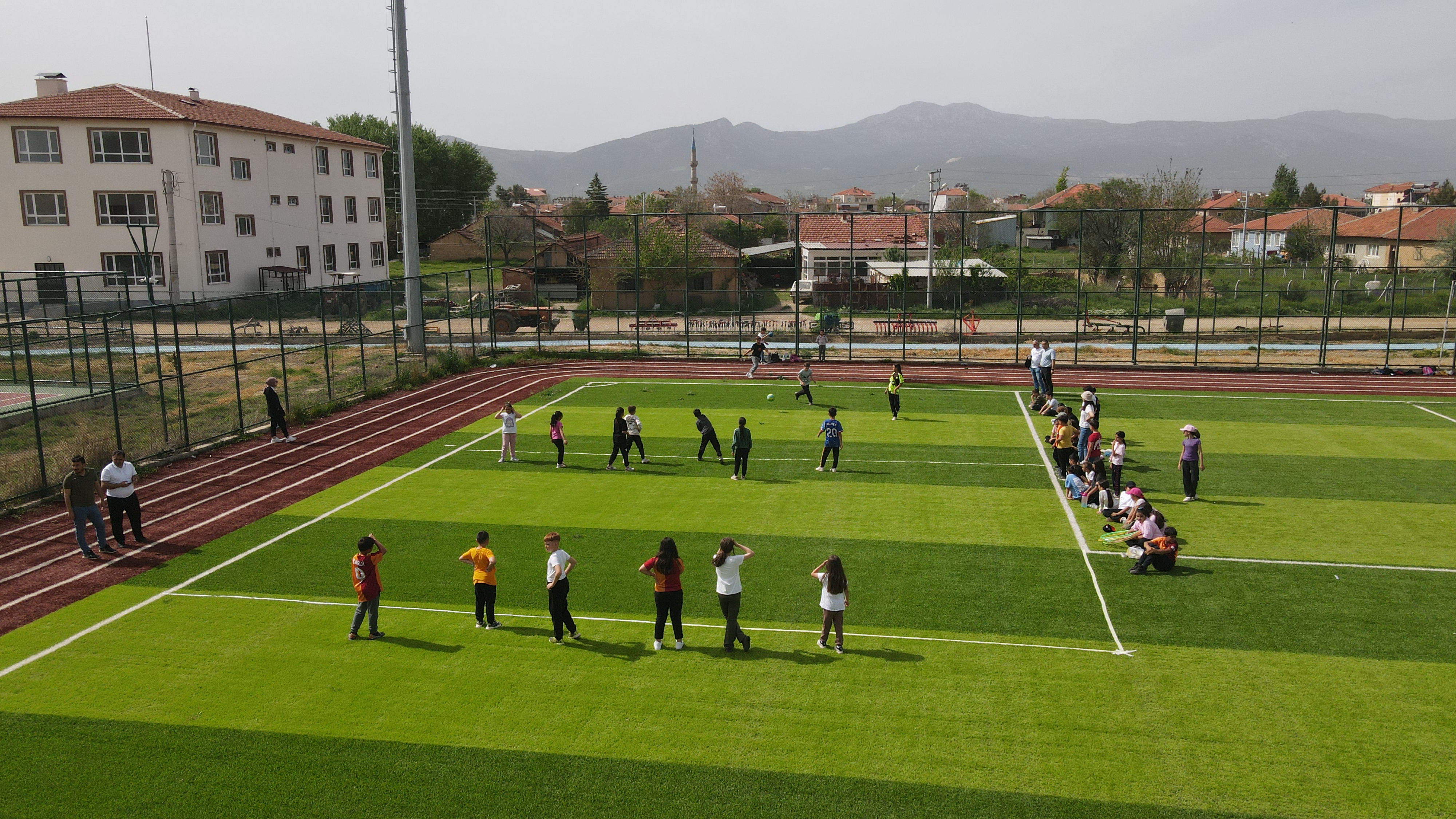 Başmakçı'da "Geleneksel Çocuk Oyunları" Şenliği Yapıldı