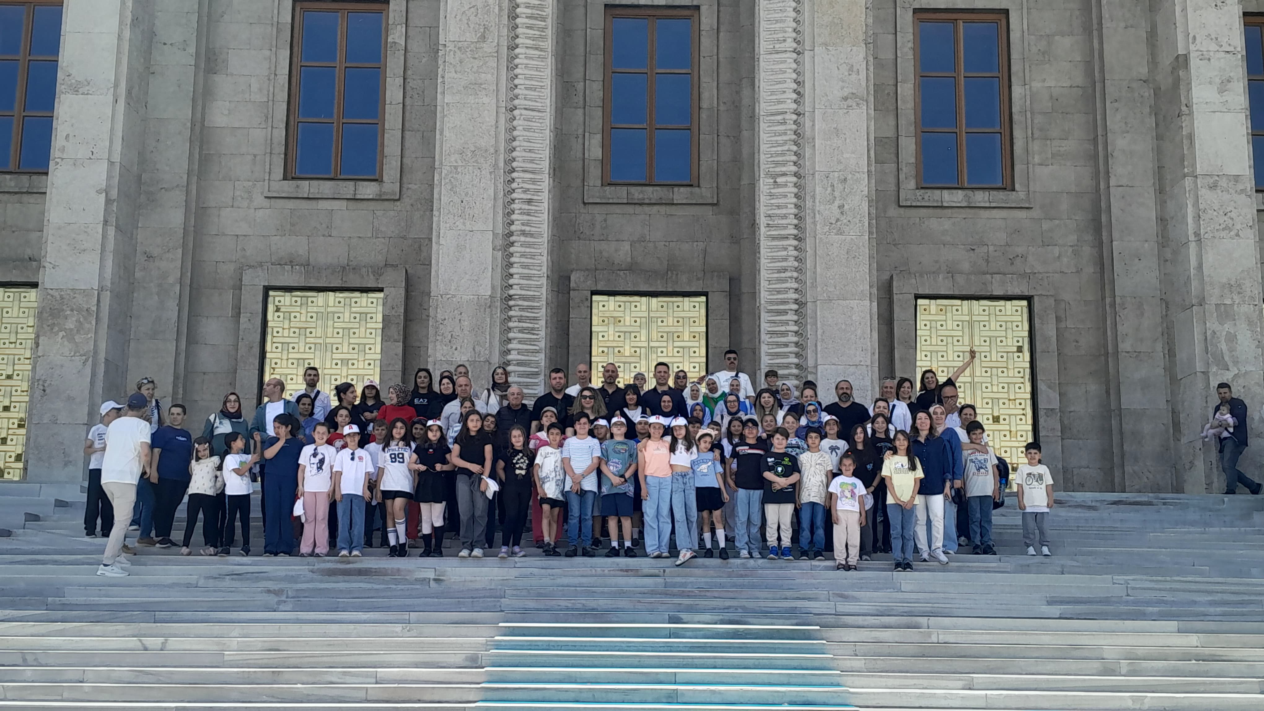 Kocatepe İlkokulu Öğrencileri Atasına Çelenk Sundu!