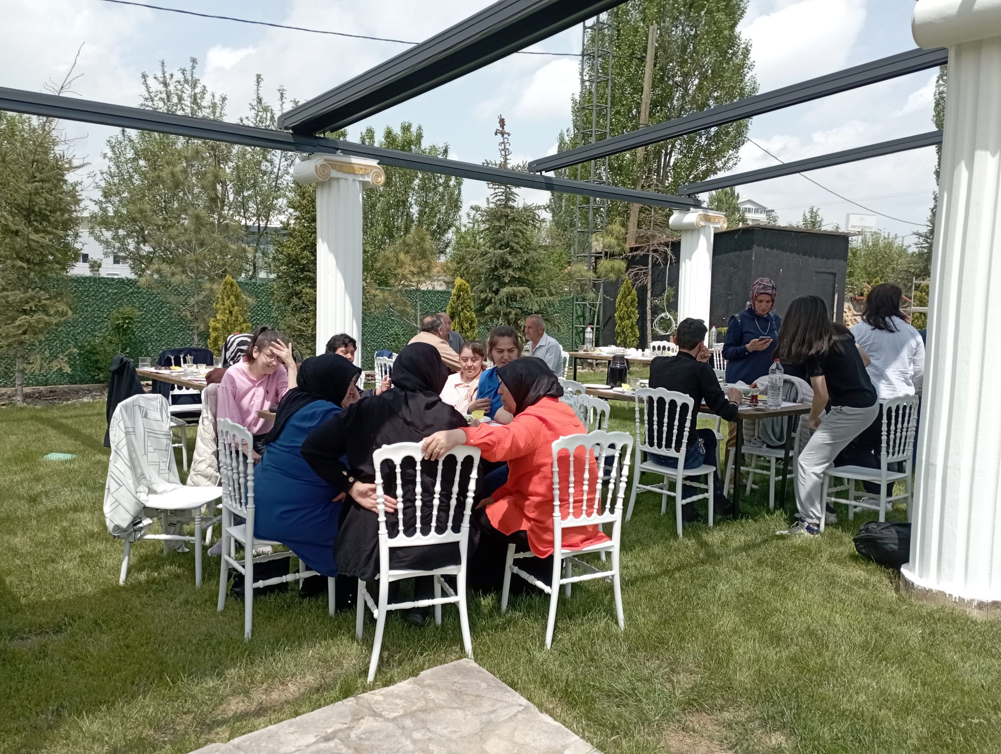 Gönül Dostları Derneği’nden Özel Bireylerin Özel Annelerine Kahvaltı Programı