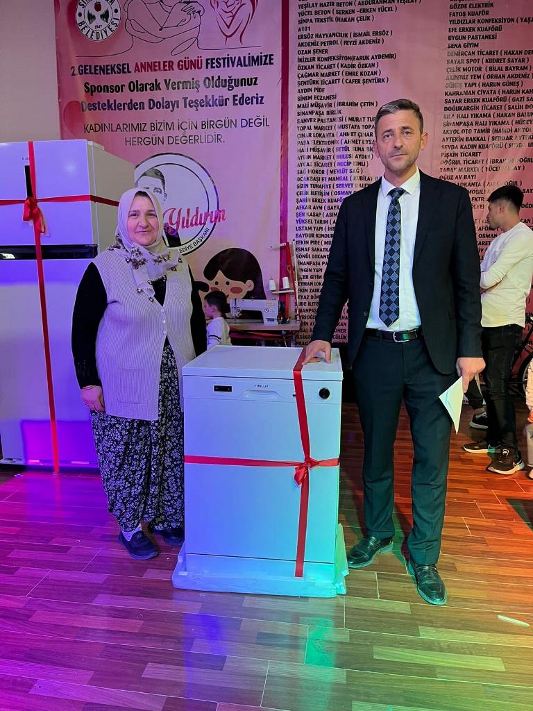 SİNANPAŞA’DA ANNELER GÜNÜ FESTİVALİ COŞKUYLA KUTLANDI