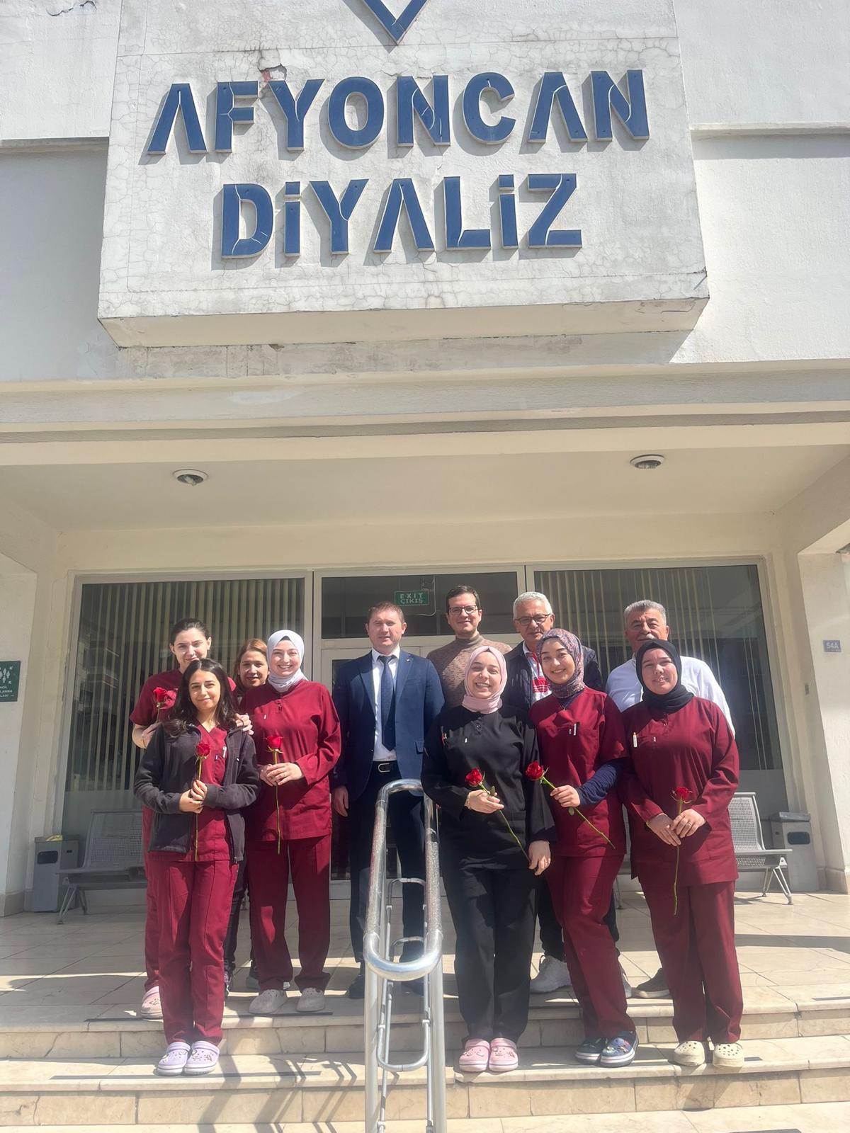 Vali Yiğitbaşı’nın Himayelerinde “Şifa Buluşmaları” Sürüyor:  Anneler ve Hemşireler Unutulmadı, Diyaliz Hastalarına Moral Ziyareti Yapıldı