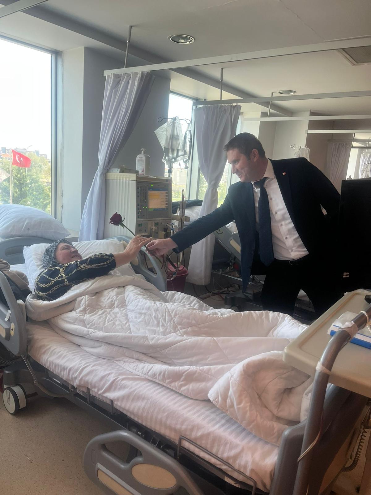Vali Yiğitbaşı’nın Himayelerinde “Şifa Buluşmaları” Sürüyor:  Anneler ve Hemşireler Unutulmadı, Diyaliz Hastalarına Moral Ziyareti Yapıldı