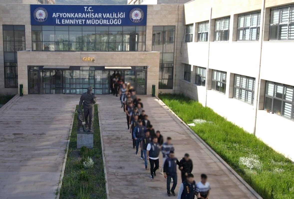 Türkiye'yi Sarsan Dijital Vurgun: 4 Milyar TL'lik Suç Ağı Çökertildi!