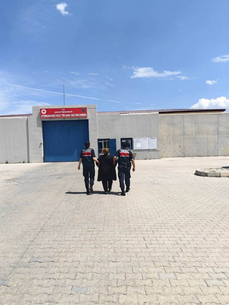 YAĞMA SUÇUNDAN ARANAN ŞAHIS, KIZININ EVİNDE YAKALANDI!