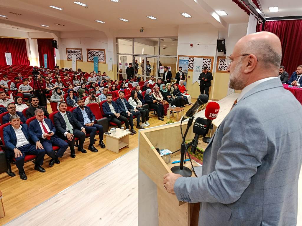 BAŞKAN ŞAHİN'DEN  "MİLLİ GENÇLİK" VURGUSU