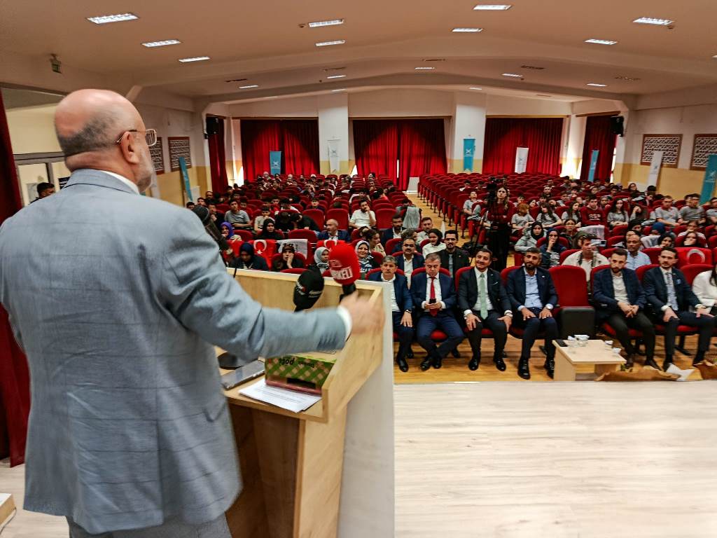 BAŞKAN ŞAHİN'DEN  "MİLLİ GENÇLİK" VURGUSU