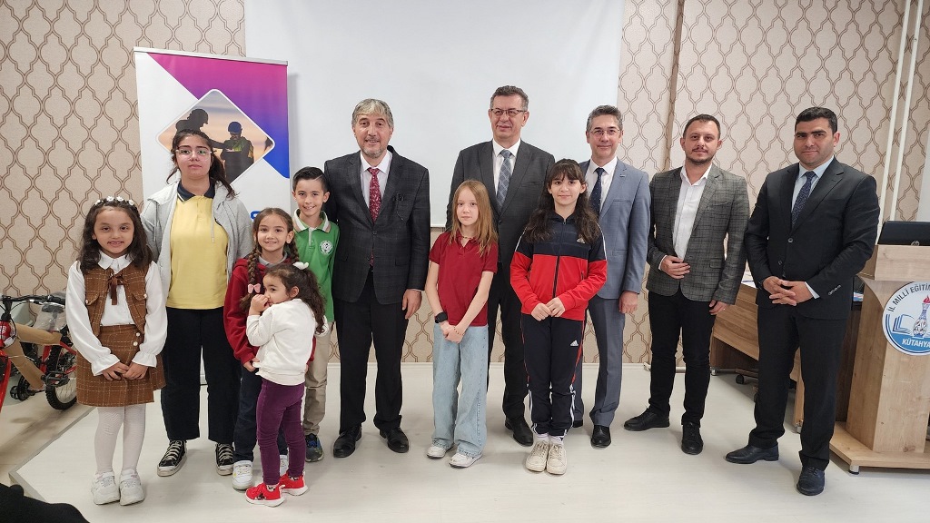 HEM YETENEKLİ HEM DE BİLİNÇLİLER