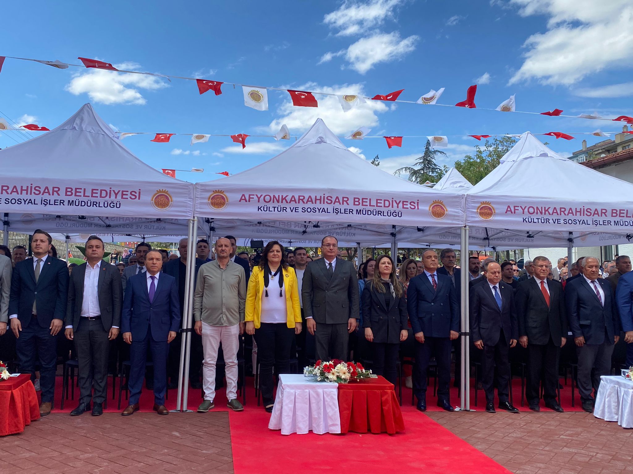 AÇILIŞ TÖRENİNDE GÖZLER O İSMİ ARADI!