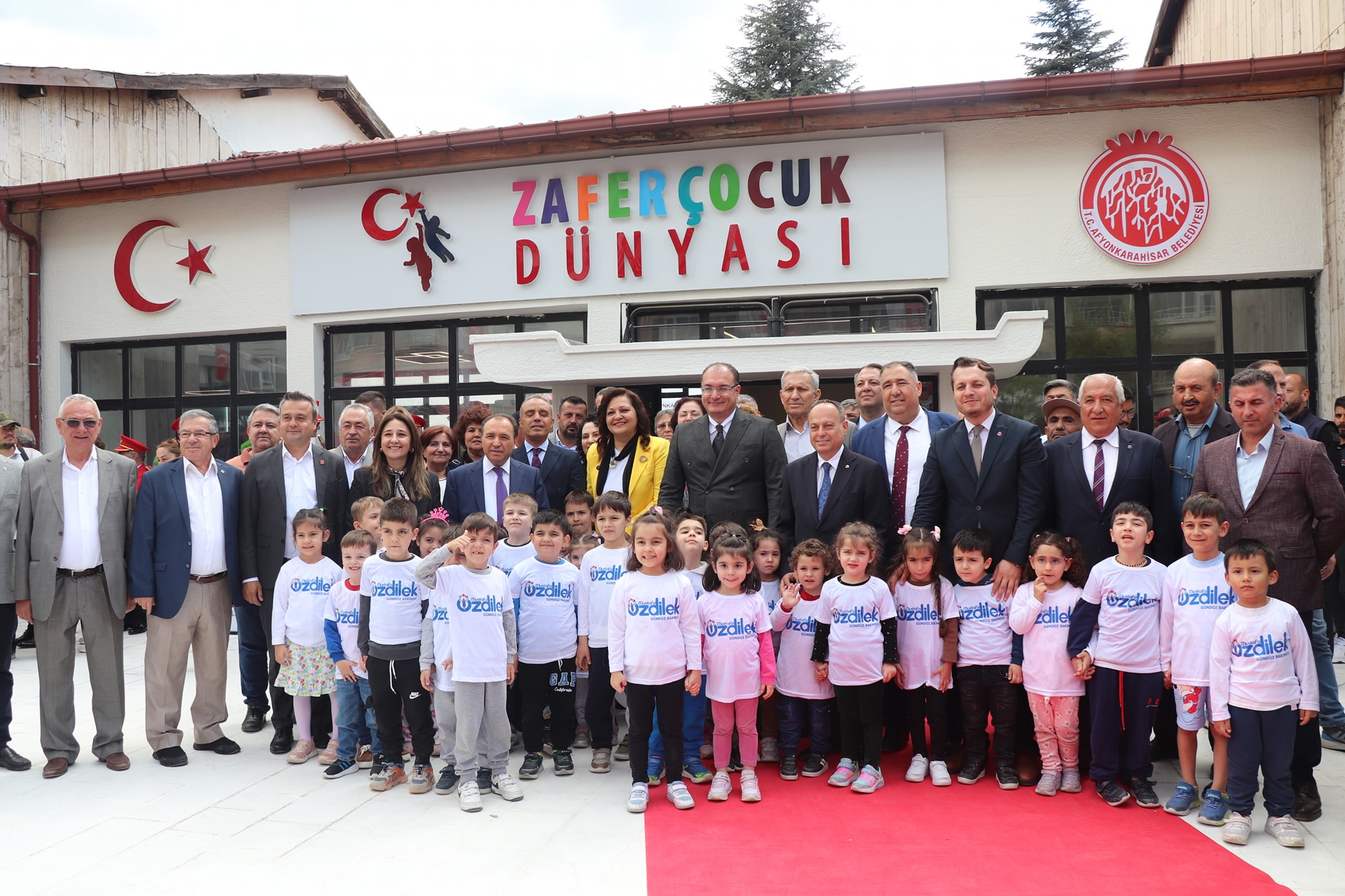 AÇILIŞ TÖRENİNDE GÖZLER O İSMİ ARADI!