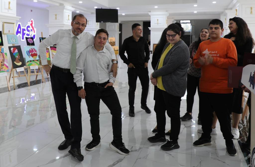 ÖZEL EĞİTİM ÖĞRENCİLERİNİN ENGELSİZ SANAT SERGİSİ AFSÜ’DE AÇILDI