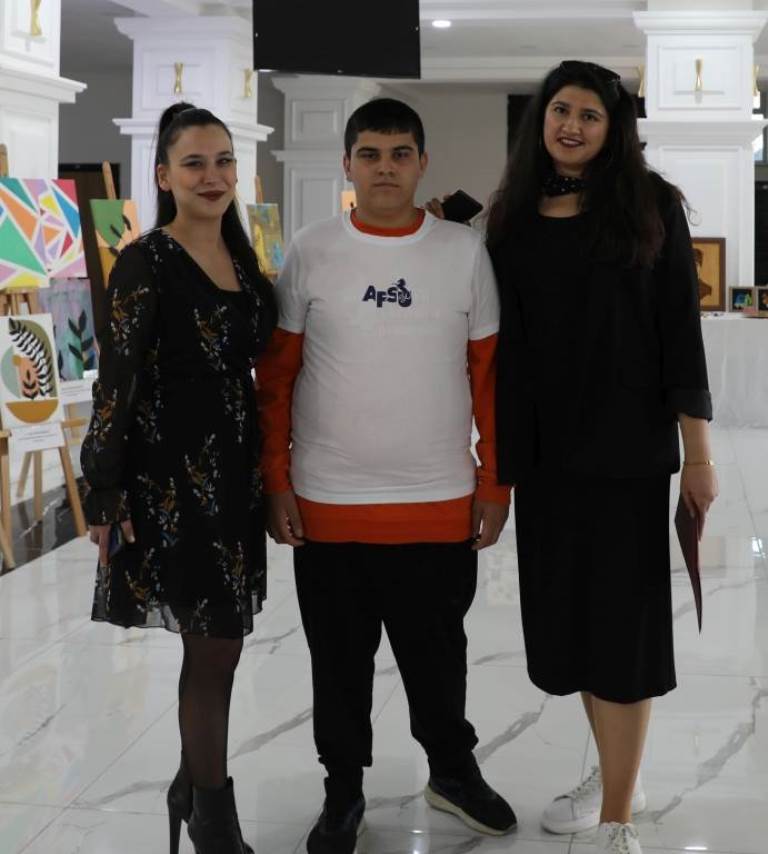 ÖZEL EĞİTİM ÖĞRENCİLERİNİN ENGELSİZ SANAT SERGİSİ AFSÜ’DE AÇILDI