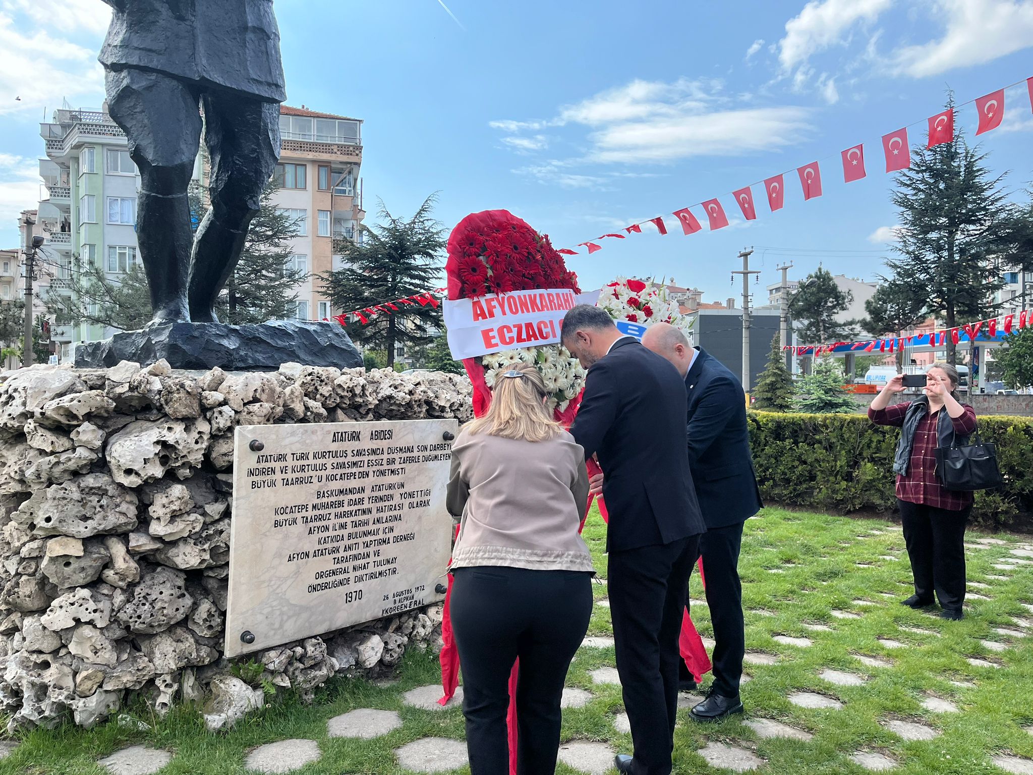 Bilimsel Eczacılık 186 Yaşında! Eczacılar Atatürk Anıtı’nda Buluştu